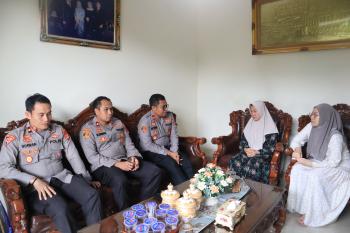 Bakti Sosial Yayasan Ananta Hira: Uluran Tangan untuk Keluarga Korban Penembakan di Lampung.