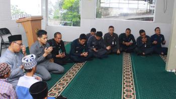 Bantuan Sosial Yayasan Ananta Hira dengan Sespimmen Sespim Lemdiklat Polri di Desa Cikahuripan