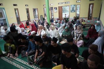 Bantuan Sosial Yayasan Ananta Hira dengan Sespimmen Sespim Lemdiklat Polri di Desa Cikole